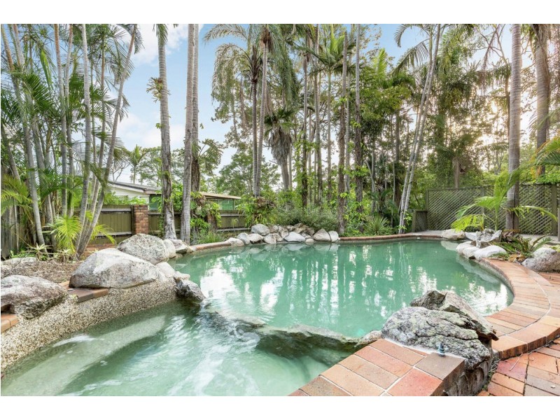 4 Camden Court, Arana Hills QLD 4054