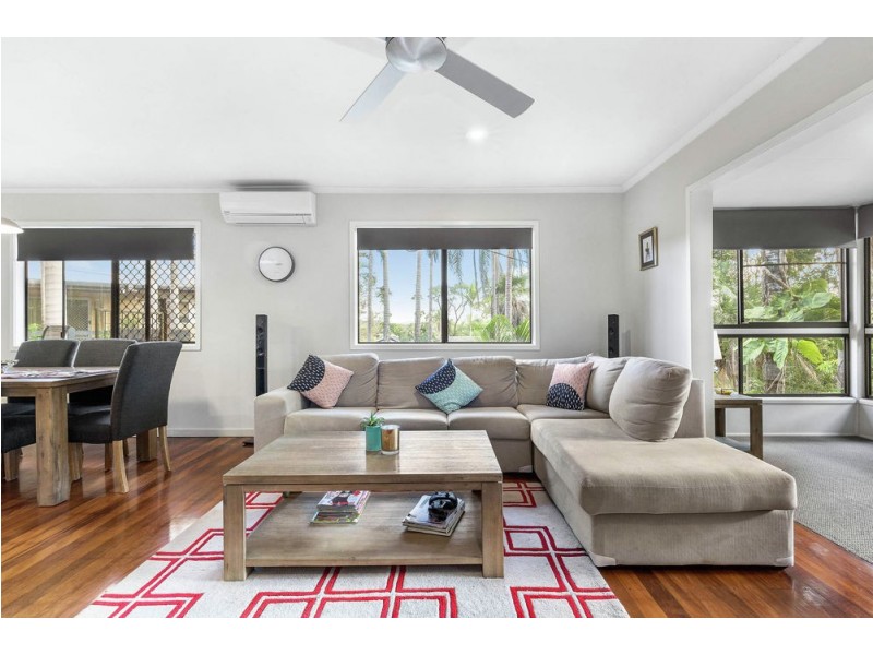 4 Camden Court, Arana Hills QLD 4054