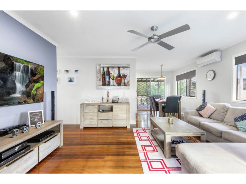 4 Camden Court, Arana Hills QLD 4054