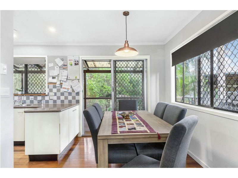 4 Camden Court, Arana Hills QLD 4054