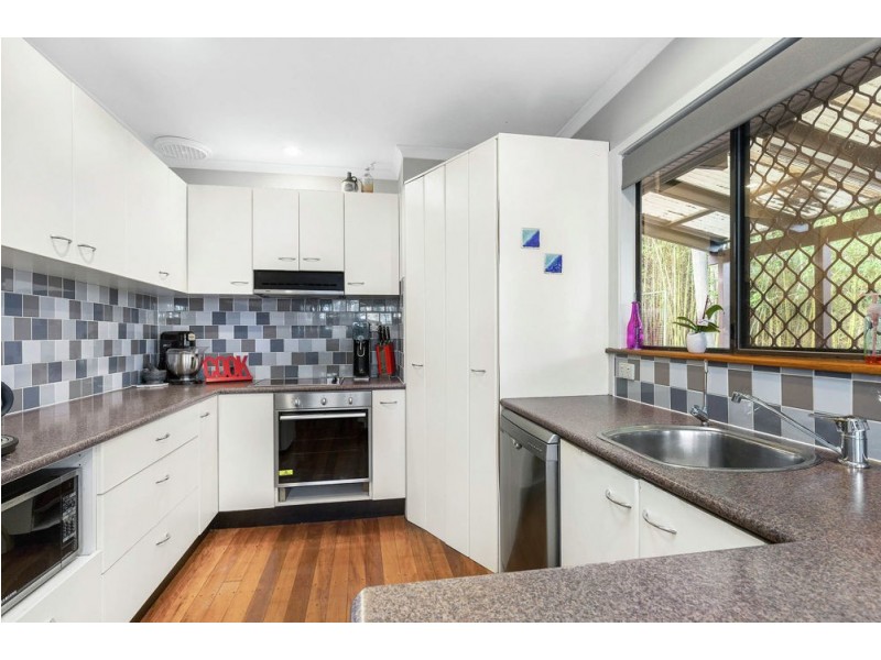 4 Camden Court, Arana Hills QLD 4054