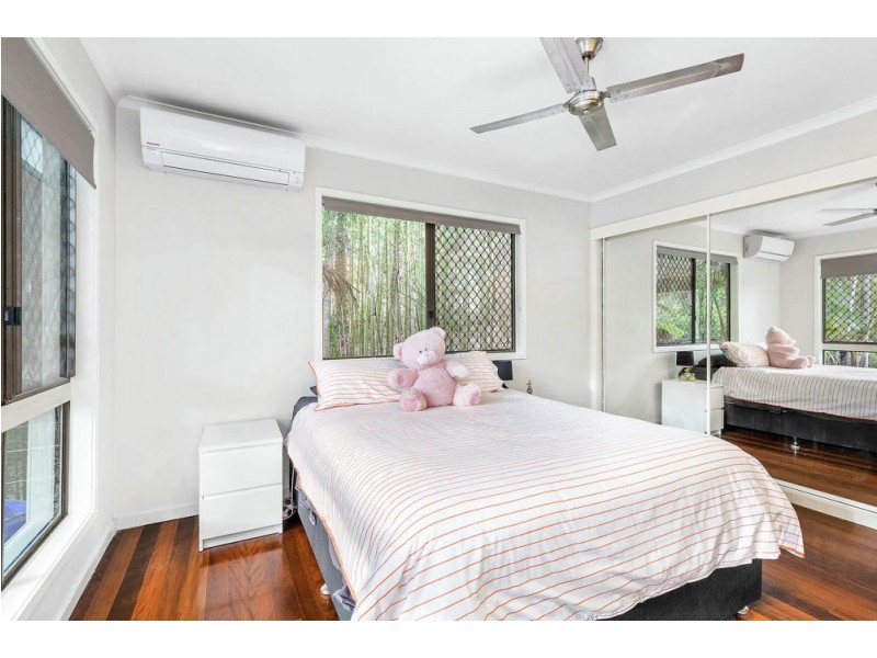 4 Camden Court, Arana Hills QLD 4054