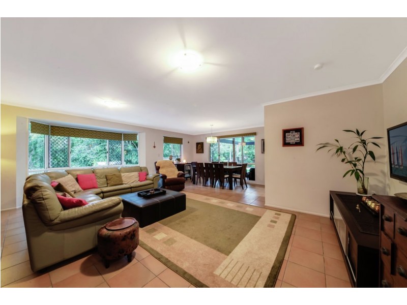 30 Leatherwood Drive, Arana Hills QLD 4054