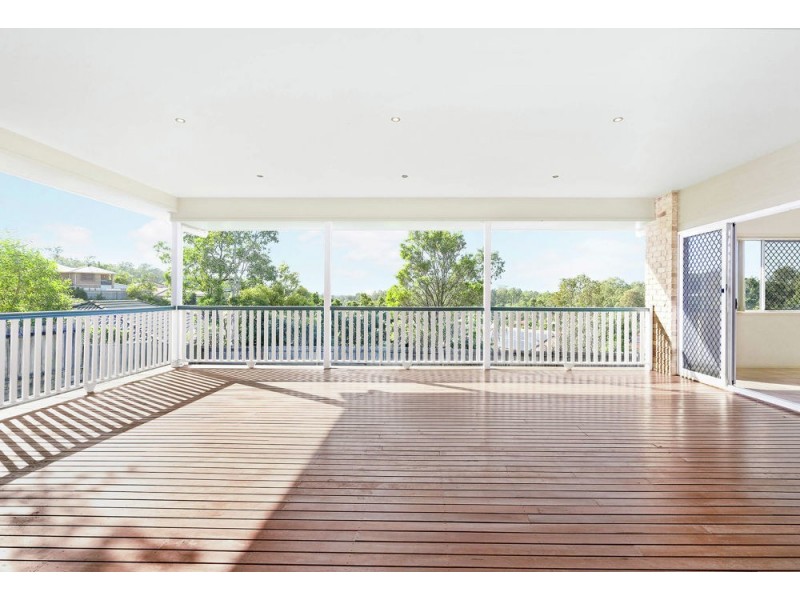 15 Hillenvale Avenue, Arana Hills QLD 4054