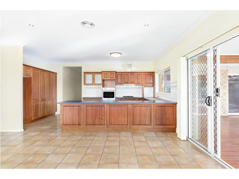 15 Hillenvale Avenue, Arana Hills QLD 4054