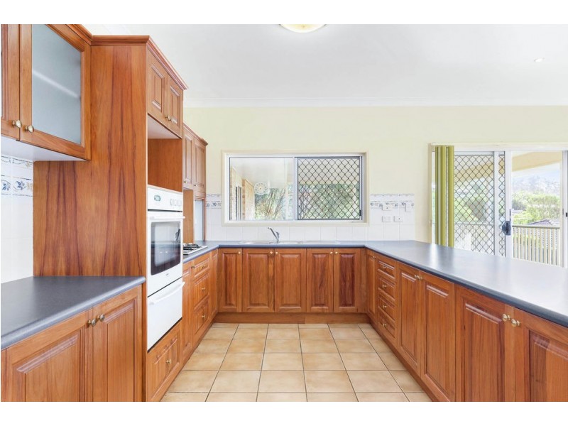 15 Hillenvale Avenue, Arana Hills QLD 4054