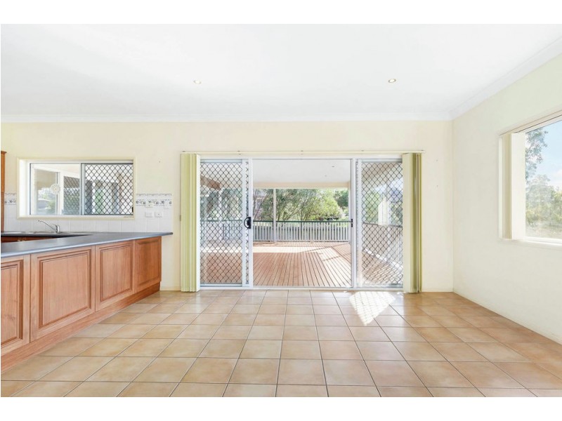 15 Hillenvale Avenue, Arana Hills QLD 4054