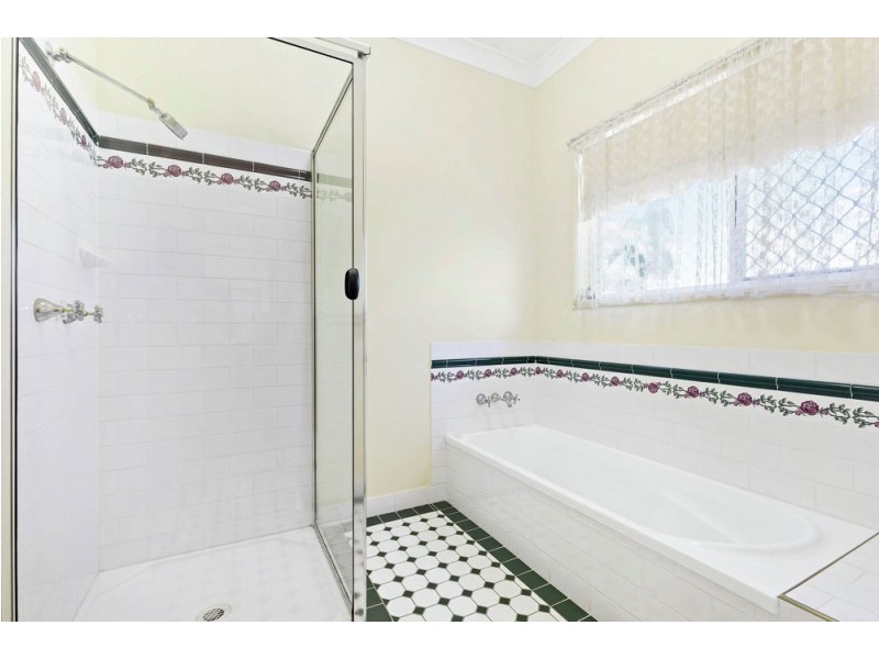 15 Hillenvale Avenue, Arana Hills QLD 4054