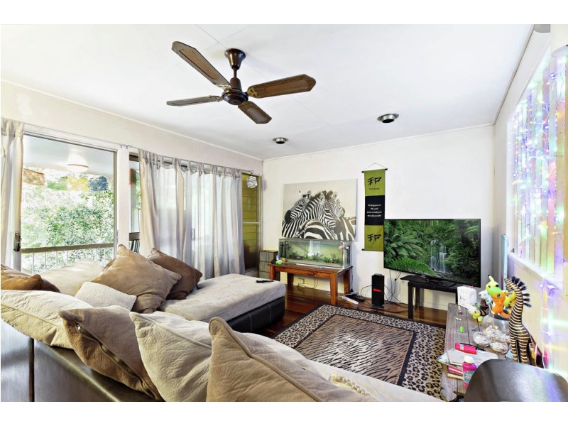 7 Camden Court, Arana Hills QLD 4054