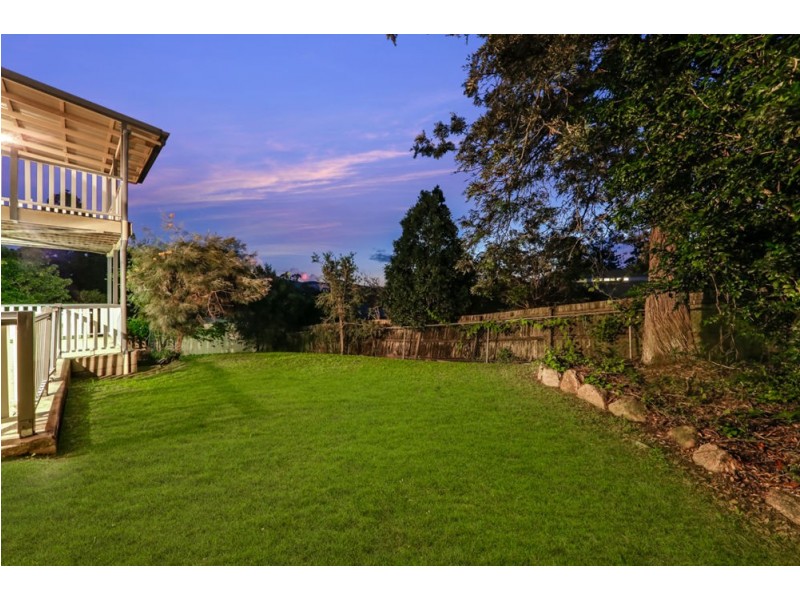 784 South Pine Road, Everton Hills QLD 4053