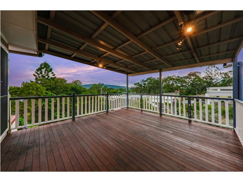 784 South Pine Road, Everton Hills QLD 4053