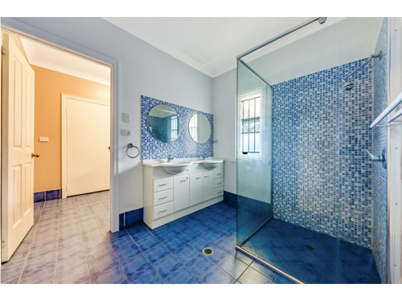 784 South Pine Road, Everton Hills QLD 4053