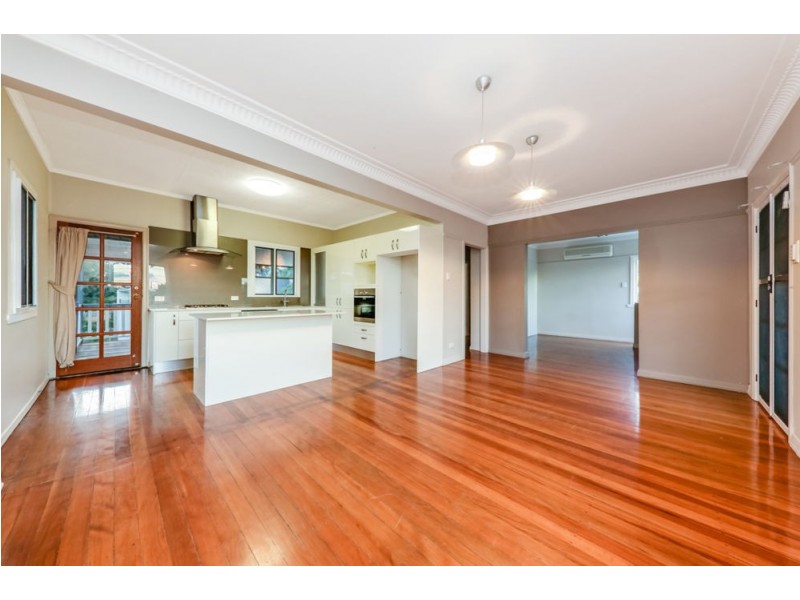 784 South Pine Road, Everton Hills QLD 4053