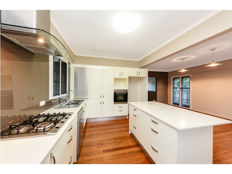 784 South Pine Road, Everton Hills QLD 4053