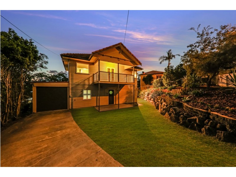 784 South Pine Road, Everton Hills QLD 4053