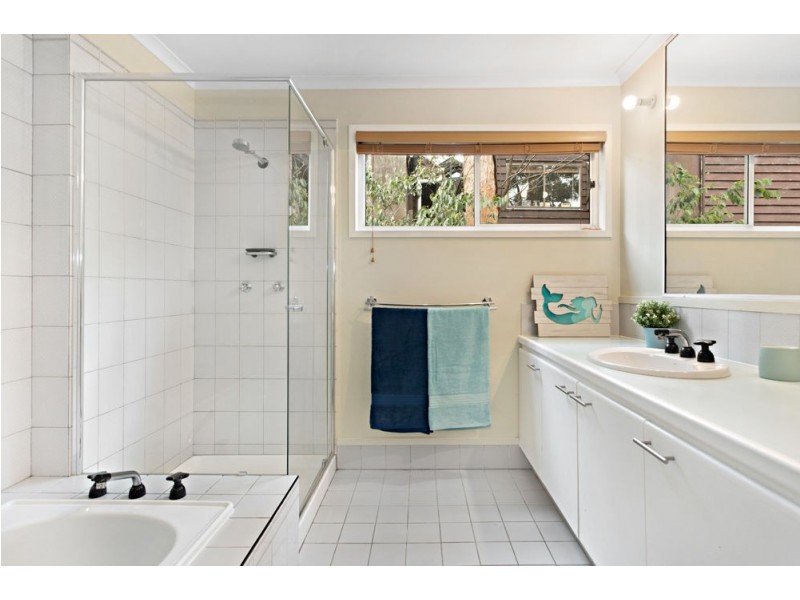 13 Wirlpana Avenue, Ferny Hills QLD 4055