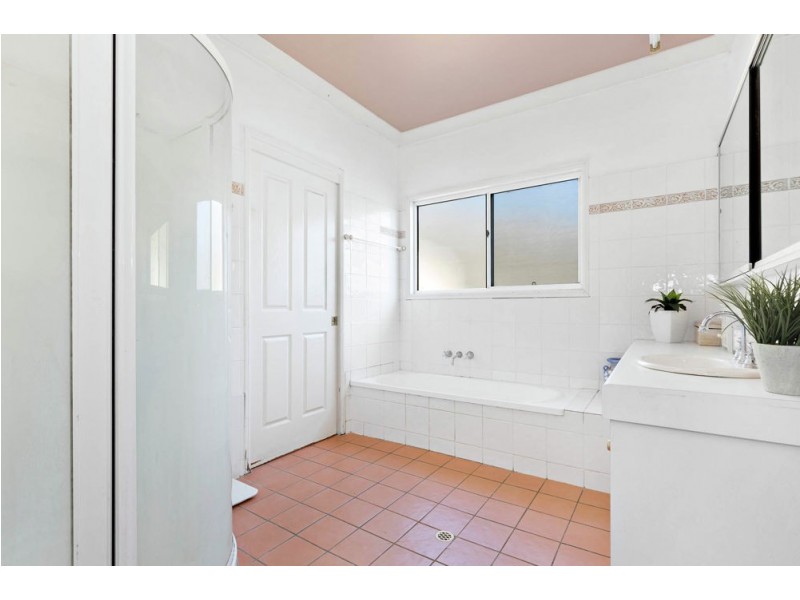 1 Verwood Court, Ferny Hills QLD 4055