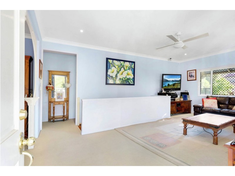 1 Verwood Court, Ferny Hills QLD 4055