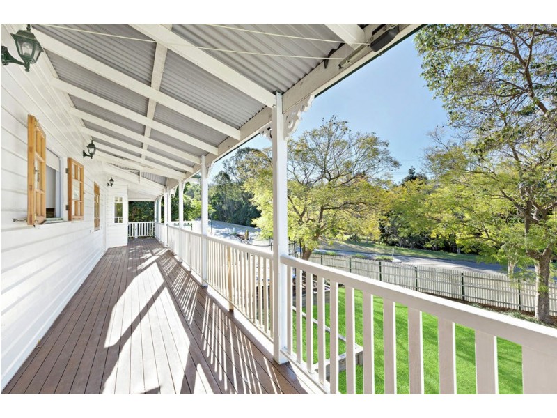 1 Verwood Court, Ferny Hills QLD 4055