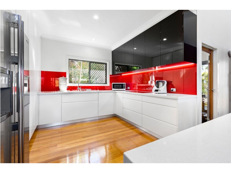 7 Bluewood Court, Ferny Hills QLD 4055