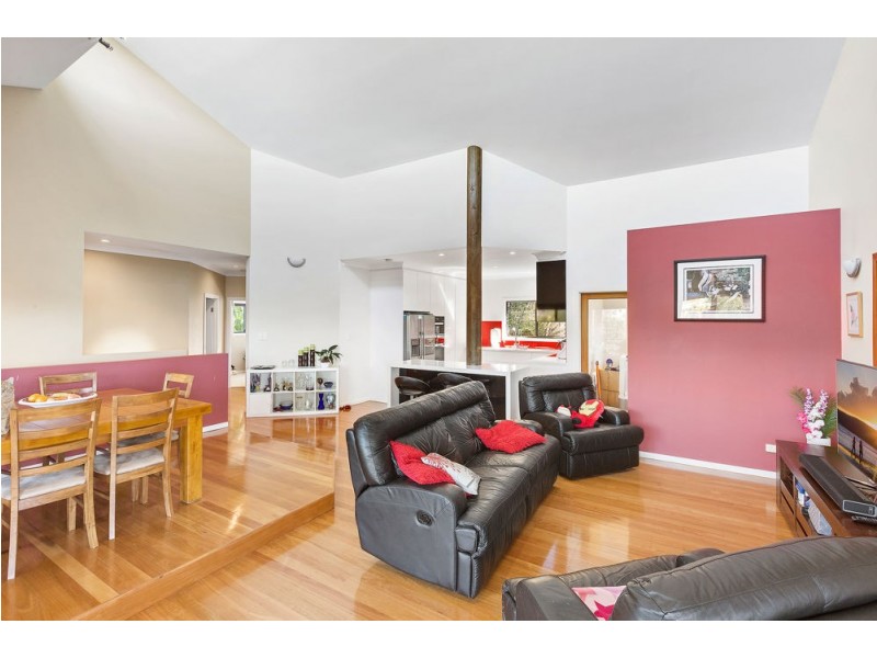 7 Bluewood Court, Ferny Hills QLD 4055