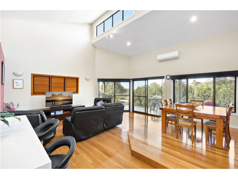 7 Bluewood Court, Ferny Hills QLD 4055