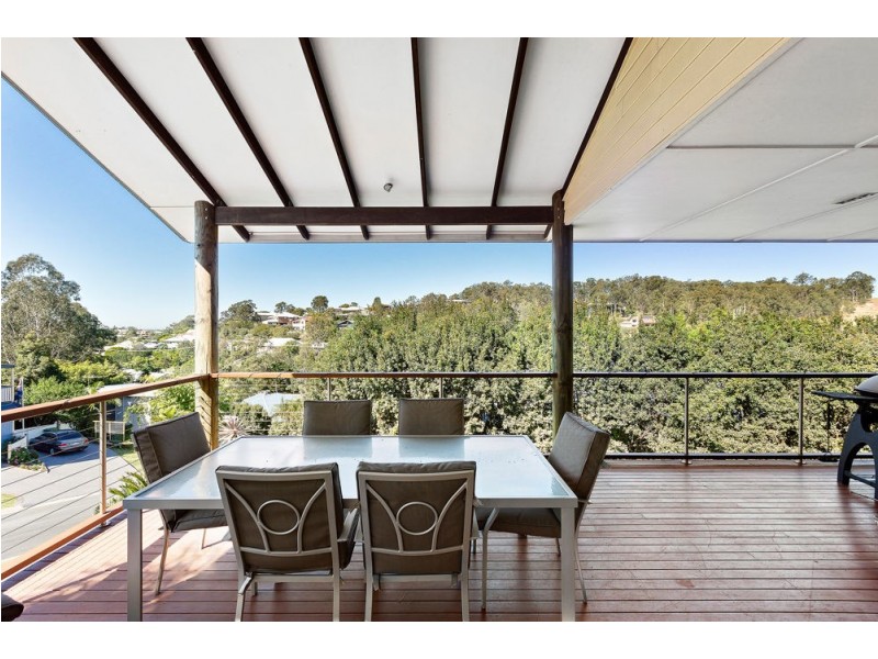 7 Bluewood Court, Ferny Hills QLD 4055