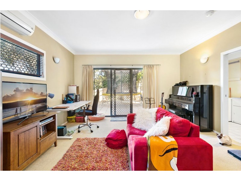 7 Bluewood Court, Ferny Hills QLD 4055