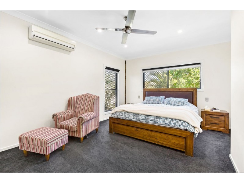 7 Bluewood Court, Ferny Hills QLD 4055