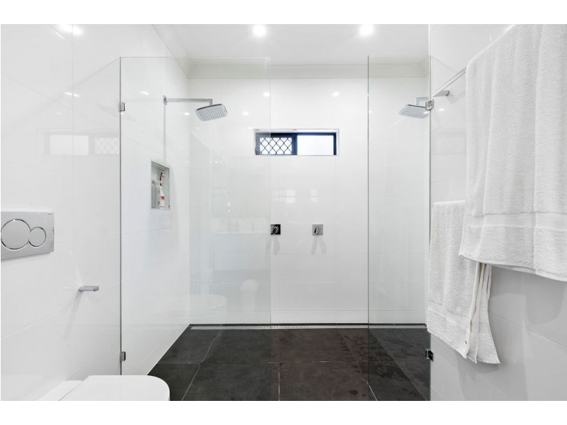 7 Bluewood Court, Ferny Hills QLD 4055