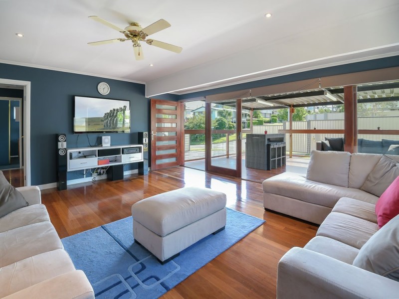 15 Dooloo Crescent, Ferny Hills QLD 4055