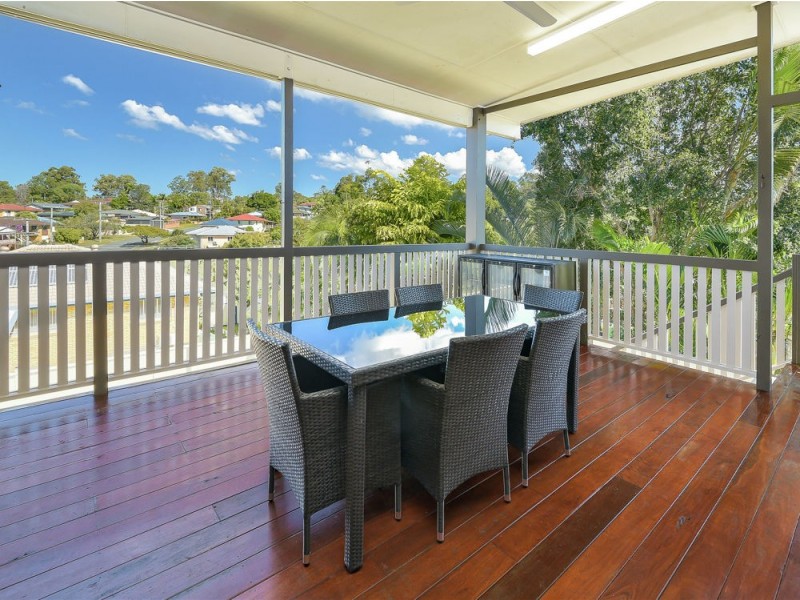 15 Dooloo Crescent, Ferny Hills QLD 4055