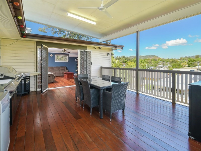15 Dooloo Crescent, Ferny Hills QLD 4055
