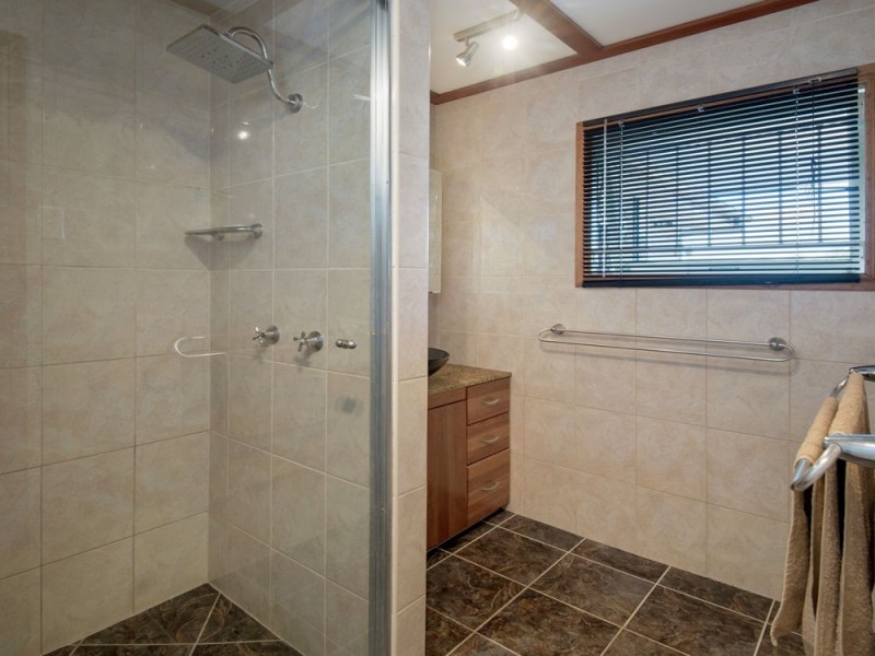15 Dooloo Crescent, Ferny Hills QLD 4055