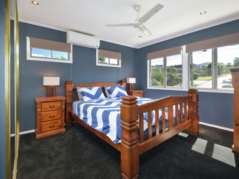 15 Dooloo Crescent, Ferny Hills QLD 4055