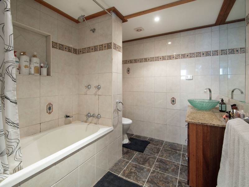 15 Dooloo Crescent, Ferny Hills QLD 4055