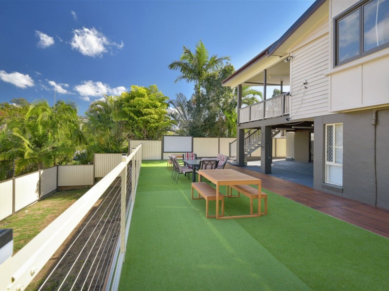15 Dooloo Crescent, Ferny Hills QLD 4055