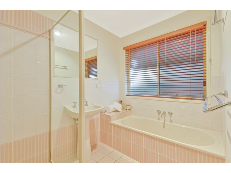 39 Hillenvale Avenue, Arana Hills QLD 4054