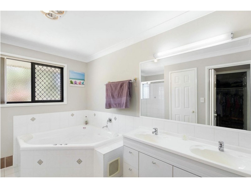 9 Coolgardie Court, Arana Hills QLD 4054