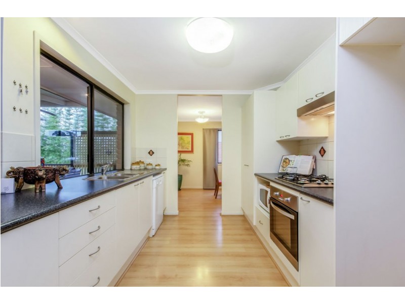 100 Kylie Avenue, Ferny Hills QLD 4055