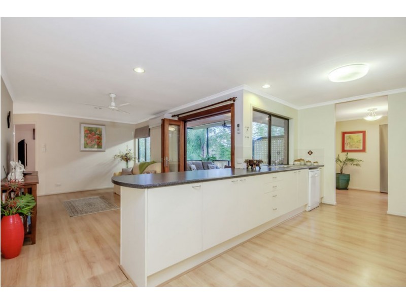 100 Kylie Avenue, Ferny Hills QLD 4055