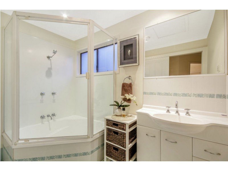 100 Kylie Avenue, Ferny Hills QLD 4055