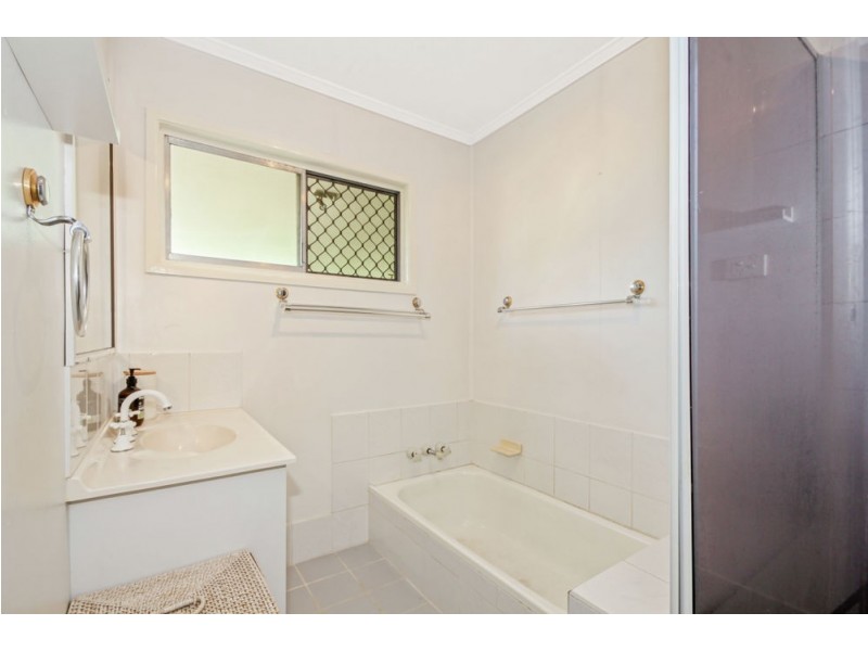 8 Wirlpana Avenue, Ferny Hills QLD 4055