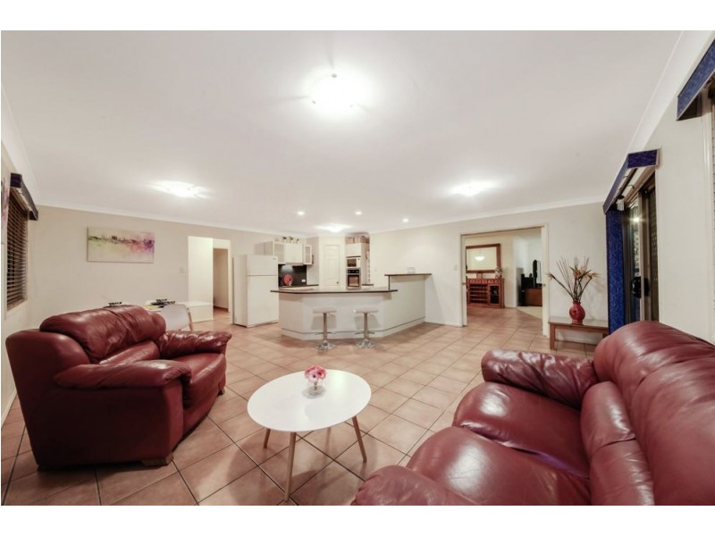 32 Selkirk Crescent, Ferny Grove QLD 4055