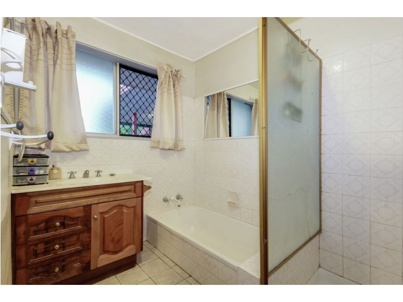 23 McGinn Road, Ferny Grove QLD 4055