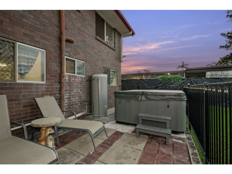23 McGinn Road, Ferny Grove QLD 4055