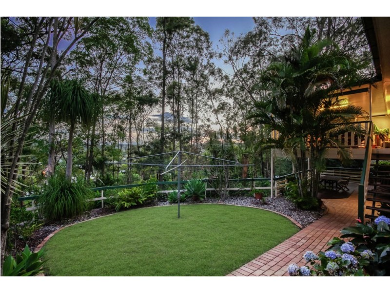 24 Caesar Road, Ferny Hills QLD 4055
