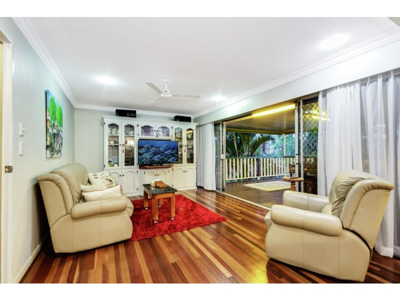 24 Caesar Road, Ferny Hills QLD 4055