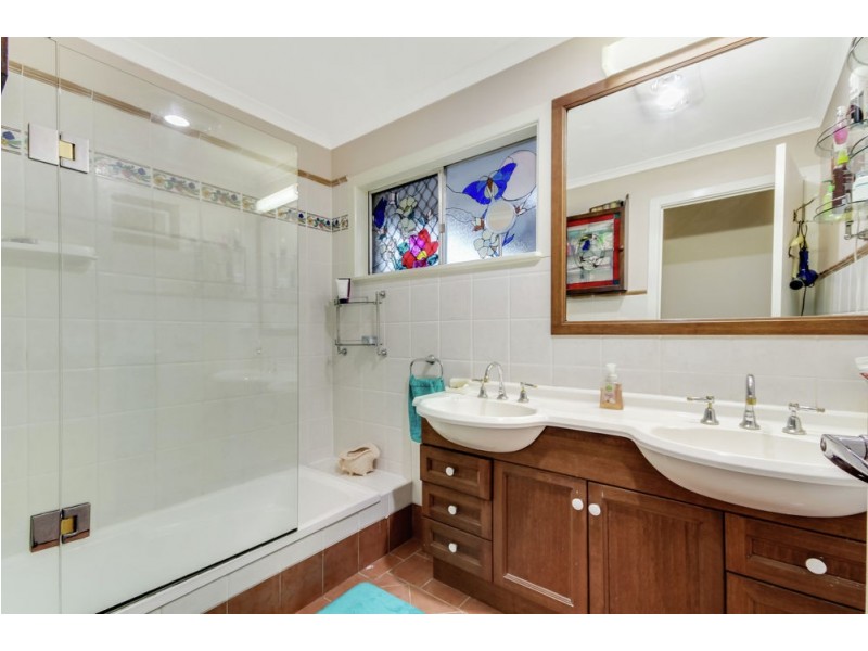 24 Caesar Road, Ferny Hills QLD 4055