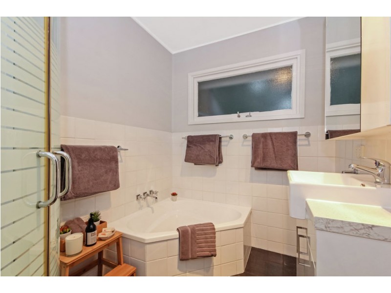 6 Alkoomi Avenue, Ferny Hills QLD 4055